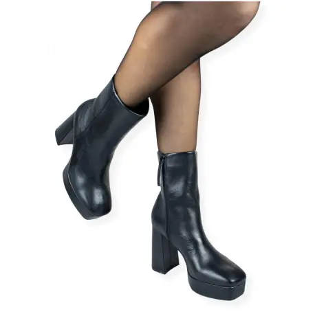 Botines Punta Cuadrada con tacón y plataforma - Corina M2815