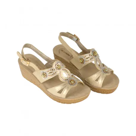 Sandalia Elegante de Mujer Blanca Dorada y Negra con Cuña y Abalorios Inblu GM000043