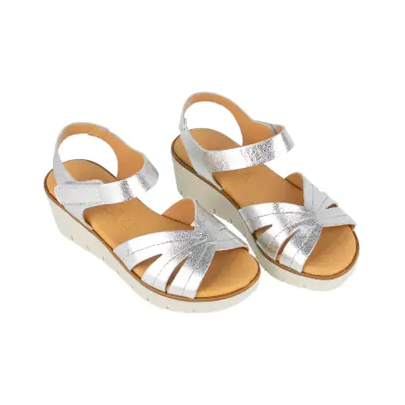 Sandalias Casuales Piel Negro Plata Cuña Corte Mariposa Velcro Kaola 2449