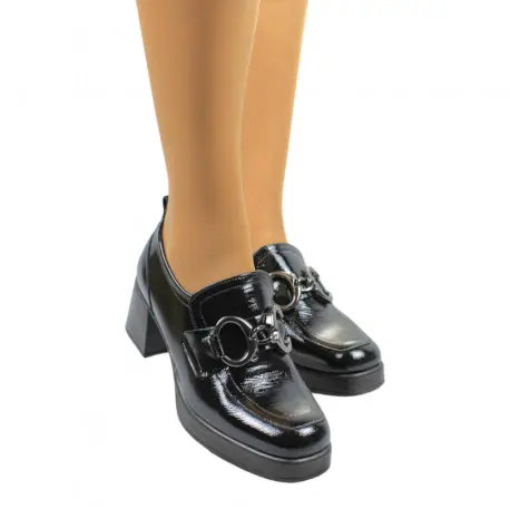 Mocasin Mujer en Charol Negro Beige con Tacon Cuadrado y Plataforma Wikers E-138